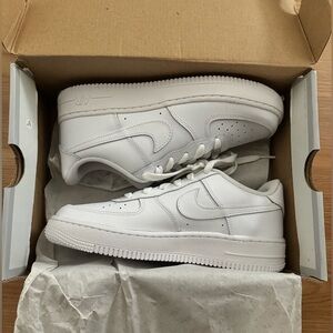 Air Force 1 5Y 7 woman